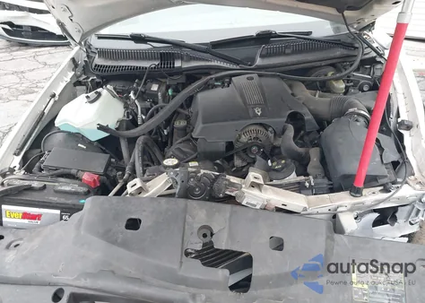 2003 Lincoln Town Car Executive из США, поврежденный, VIN 1LNHM81W83Y648227